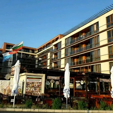Bay Apartment *